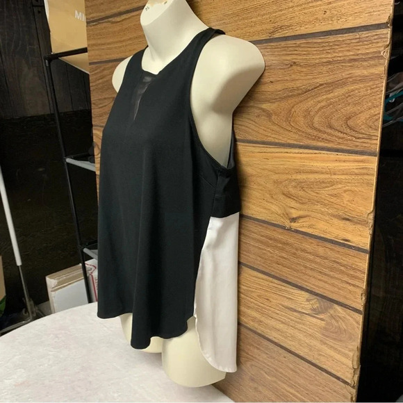 Banana Republic black/white sleeveless top size medium petite back zipper - Picture 3 of 10